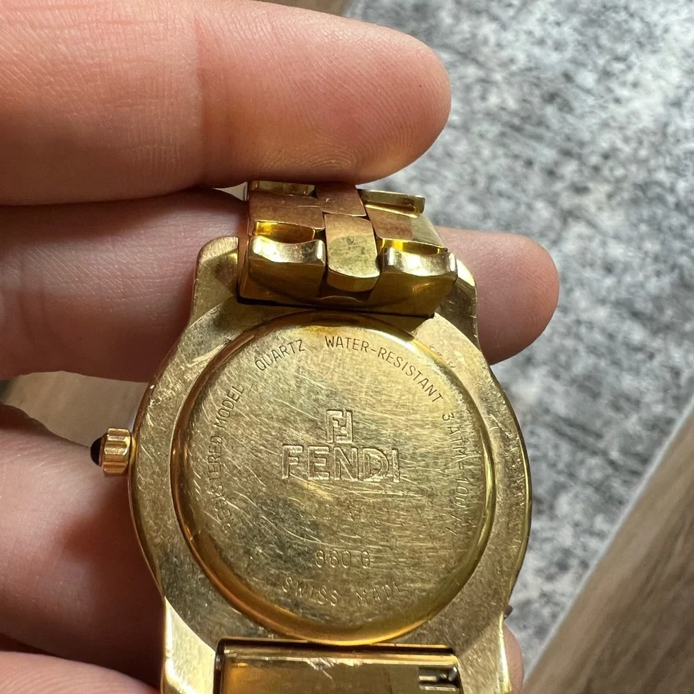 VINTAGE FENDI gold watch - Picture 5 of 10